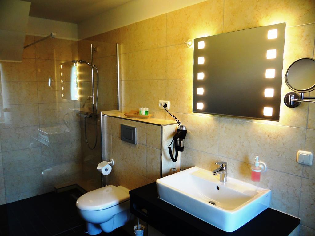 Hotel Und Restaurant Am Peenetal Liepen  Room photo